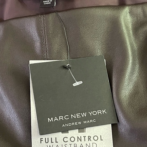 Women’s Mark New York Polyurethane Expresso Brown Pants Size 2X NWT Retail $83 - Picture 7 of 10